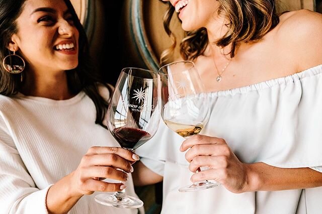 Cheers to the weekend! 🥂 How are you spending this gorgeous day?! We’re sipping our favorite wines, listening to the amazing @astrakelly on our patio, basking in the sunshine 😌