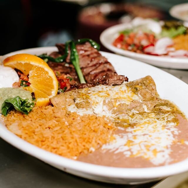 It’s the weekend and you shouldn’t even be thinking about cooking 😉 join us tonight for featured plates after 4 and live mariachi from 5:30-8:30! 😋
.⁠
.⁠
.⁠
#guadalajaramexgrill #temecularestaurants #temecula #murrietamexicanfood #inlandempire #iefoodie #temeculafoodie #visittemecula #dinetemecula #temeculadining #drinktemecula #temeculalife #foodstagram #buzzfeedfood #murrietafoodie #fajitafriday #margaritamonday #tacotuesday #temeculahappyhour #temeculamexicanfood #temeculavalley #temeculaliving #mexicanfoodporn #temeculabrunch #brunchtemecula #guadaholic #murrietaeats #temeculaeats #murrietarestaurants #temeculabottomlessmimosas